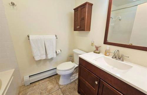 Mt Snow Condo with Pool Mountain Views Half Mile to Mtn - Photo 4