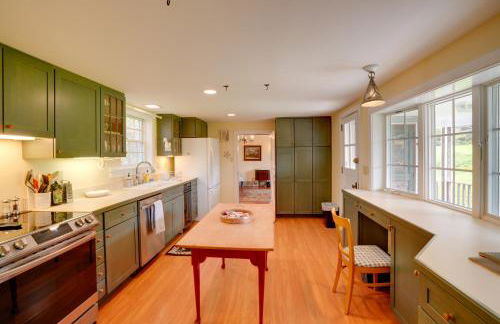 Historic New Lebanon Hideaway on 33 Private Acres! - Foto 7