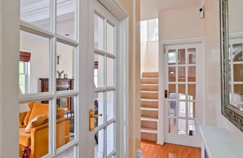 Spacious 3 Bedroom Property, Sleeps 8, Perfect for Business & Leisure in South East London - Foto 1