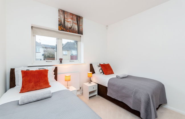 2BR Apt-sleeps 5-accessible-central Dartford - Photo 3