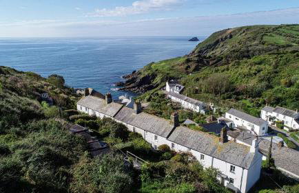Coastguard Cottage - set in an elevated position with fabulous views overlooking Portloe - Photo 1