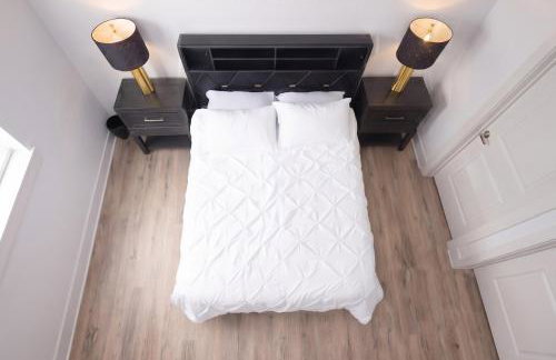 Downtown Dallas ELLUM OASIS with Balcony, Pool, Rooftop Deck, Gym, Queen Bed, King Sleeper Sofa, 2 Twin Sleeper Chairs, and Parking Garage - Foto 9