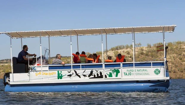 Profitez de la balade en bateau sur la rivière Alagón