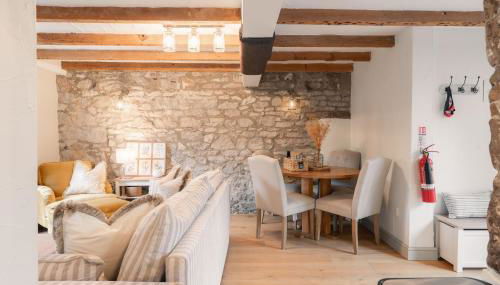 Mycock Cottage - Photo 3