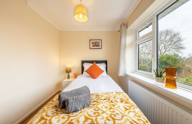 Pierocks Carver Entire House, Free Parking and Wi-fi in High Wycombe - Photo 12