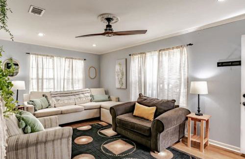 Sunny Midtown Cottage- Midtown Mobile - Photo 19