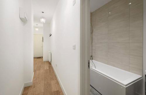 Eastons 1 Bedroom Apartment with Sofa Bed - Photo 32