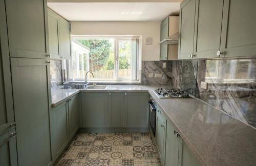 Family-Friendly Detached House Near Leeds and Bradford with Garden - Foto 23