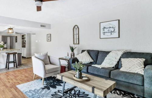 Jacuzzi & Pool House w/Game Room + Fire table - Foto 28