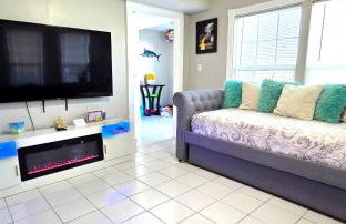 Experience Galveston- Only 1 Block to Beach & Pleasure Pier- 2BED 2Bath-6Beds-7 Minutes to Cruise Port-CasaAzul-2605A- - Foto 4