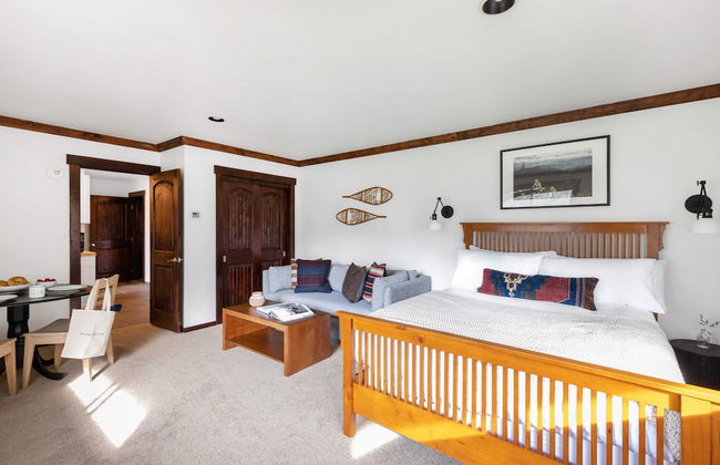 Bighorn by Avantstay Spacious Ski Cabin w/ Sprawling Porch, Views & Hot Tub! - Foto 15