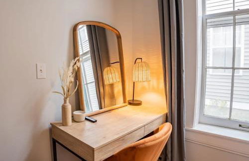 Remodeled Modern Home - private backyard & games! - Foto 26