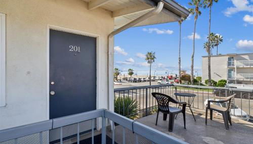 Beautiful 2 Bed Beach Condo #201 - Photo 2