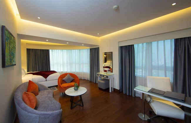 Number One Tower Suites - Photo 46