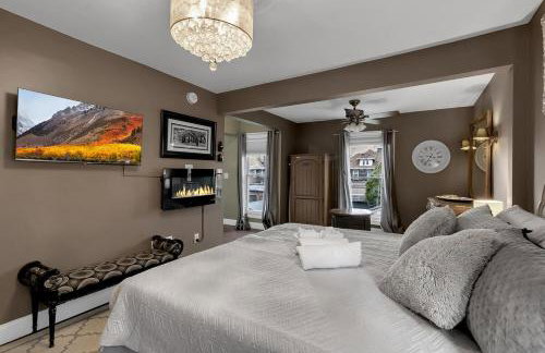 5BR Family Victorian Walk2Falls KingSuite Gameroom - Foto 3