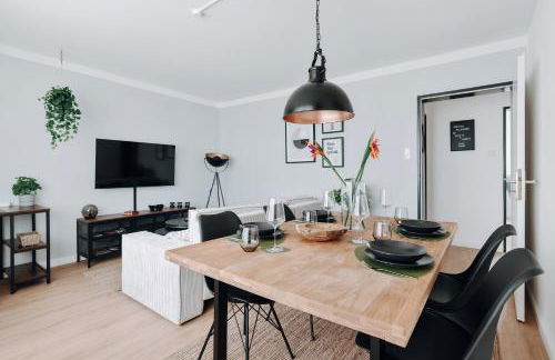 NASA Homes ruhiges Apartment WLAN Arbeitsplatz Balkon Hotelbetten - Foto 17