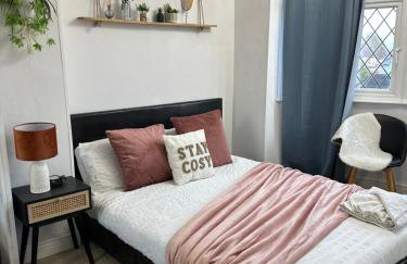 Spacious 4 Bedroom Contractors Friendly Home in Coventry Near Jaguar Land Rover & City Centre - Photo 16