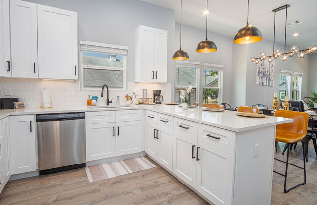 Inviting 4BR 2BA Near Downtown Riverwalk - Foto 10