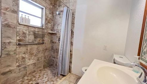 Two Story Pool home - walk to beach - Foto 5