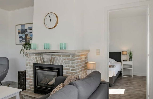 Charming Apartment Near the Beach - Photo 13