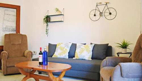 Amplio y luminoso apartamento cerca del centro y la playa con piscina y parking privado - Foto 5