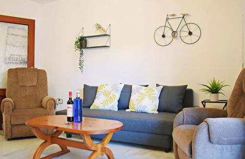 Amplio y luminoso apartamento cerca del centro y la playa con piscina y parking privado - Foto 5