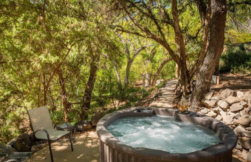 Myrinn-Hobbit Cottage on the Creek Storybook Stay - Foto 38