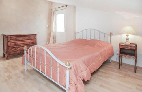 Nice Apartment In Le Sambuc With Wifi - Foto 5