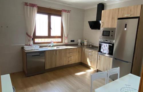 Chalet con piscina privada de 4 dormitorios Las Herrerias -cerca de Vera Playa- - Foto 14