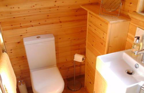 Cosy Cabins at Westfield Farm, Isle of Wight - Photo 6