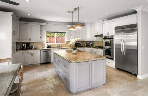 Sherman Oaks Home w Pool, Spa and Outdoor Kitchen - Foto 16