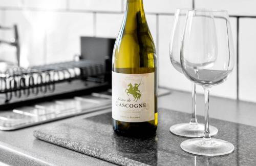 Chic 2 Bedroom Home - King-Size Beds - Garden - Parking 4VC - Foto 17