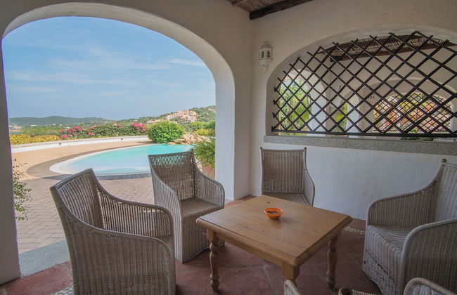 Beautiful Giardino Degli Oleandri 2 Bedroom Apt Sleeps 6 Plus a Child-childs bed - Foto 20