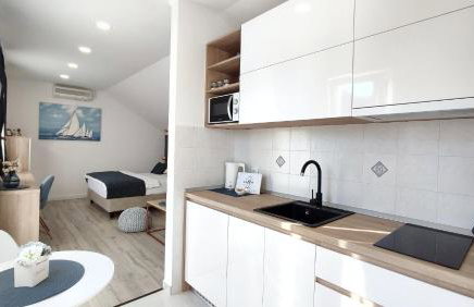 Villa Ana Apartments - Photo 14