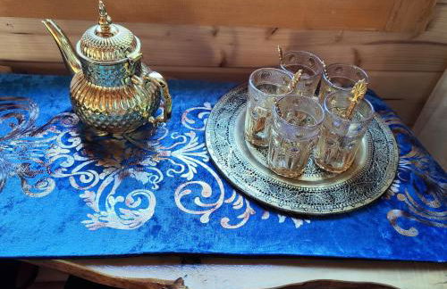 Refugio madera estilo árabe con estatuas, estanques y un pequeño zoo - Foto 18