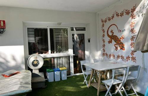 Apartamento abierto con patio - Photo 2