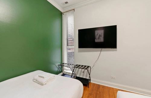 1 Free Parking Gym Balcony Sleeps 10 - Photo 18