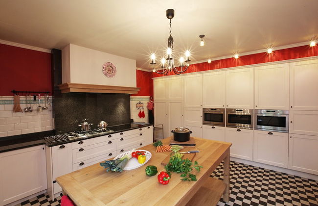 Group Villa With Pool & Sauna - Photo 14