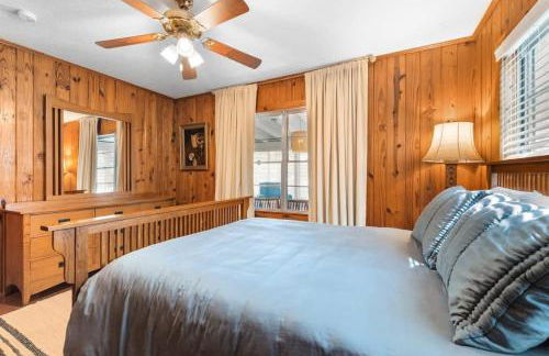 Creekside Haven with Pool and Firepit - Foto 49