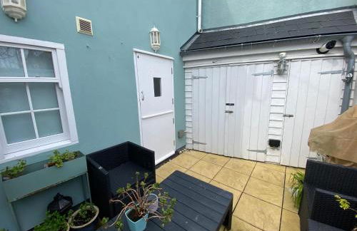 Reduced rates for this month! Beautiful cottage, 3 stories high with upstairs courtyard and set in an amazing location! The fantastic newly developed Town Mill with restaurants and craft shops on your doorstep Also only 2 minutes to the sea! , Sleeps 4 - Photo 22