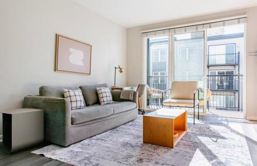 Blueground Emeryville pool nr Bay Street Park SFO-1987 - Foto 1