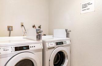 Cozy and Secure 3-Bedroom, 2-Bath Unit with 6 Beds and Beautiful Bay View - Foto 23