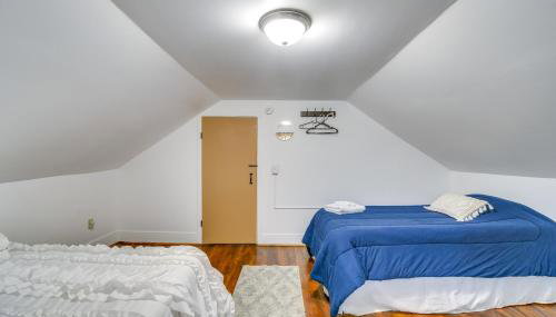 Cozy New York Farmhouse with Porch, Grill and Fire Pit - Foto 5