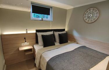 Five Studios - Premium Rooms with King Size Bed, Kitchen, AC, close to Ramstein Air Base - Foto 1