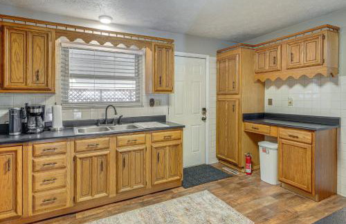 half Mi to Kanawha River Quiet Escape with Patio - Foto 5