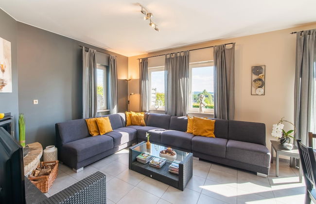 Detached House with Sauna & Hot Tub near Ski Resort & Nature Park - Photo 17