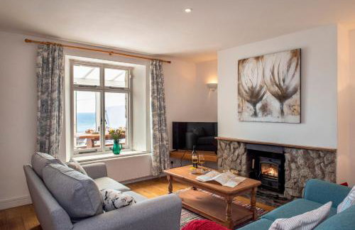 Drake Cottage with Hot tub - Photo 1