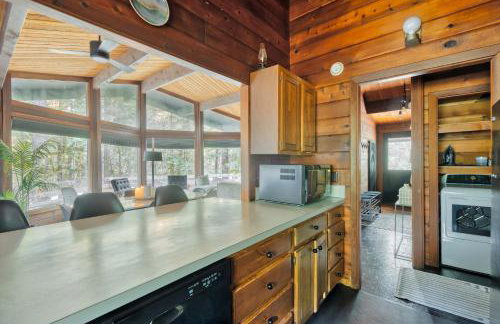 Mid-century Cabin Hideaway - Hot Tub & Fire Pit - Foto 18