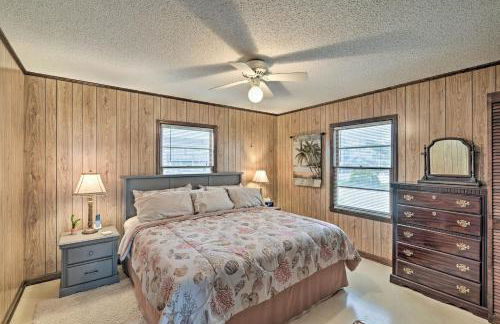 Pet-Friendly Second Row House Steps to Beach! - Foto 12