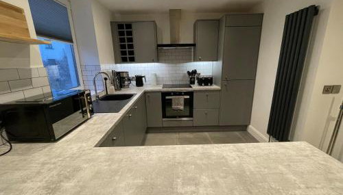 1 bedroom city centre apartment with free parking - Foto 4